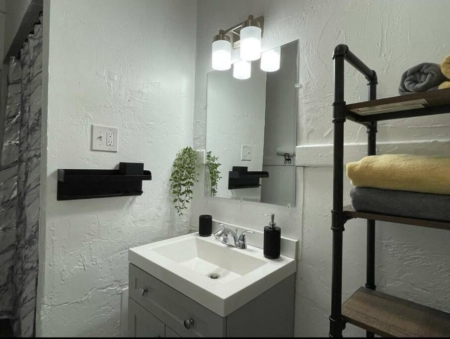 Lovely 2Br W Office Space - King Bed & Alexa Διαμέρισμα Πίτσμπουργκ Εξωτερικό φωτογραφία